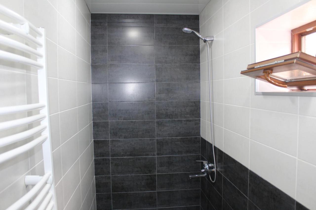 קזבגי Roza Guesthouse מראה חיצוני תמונה