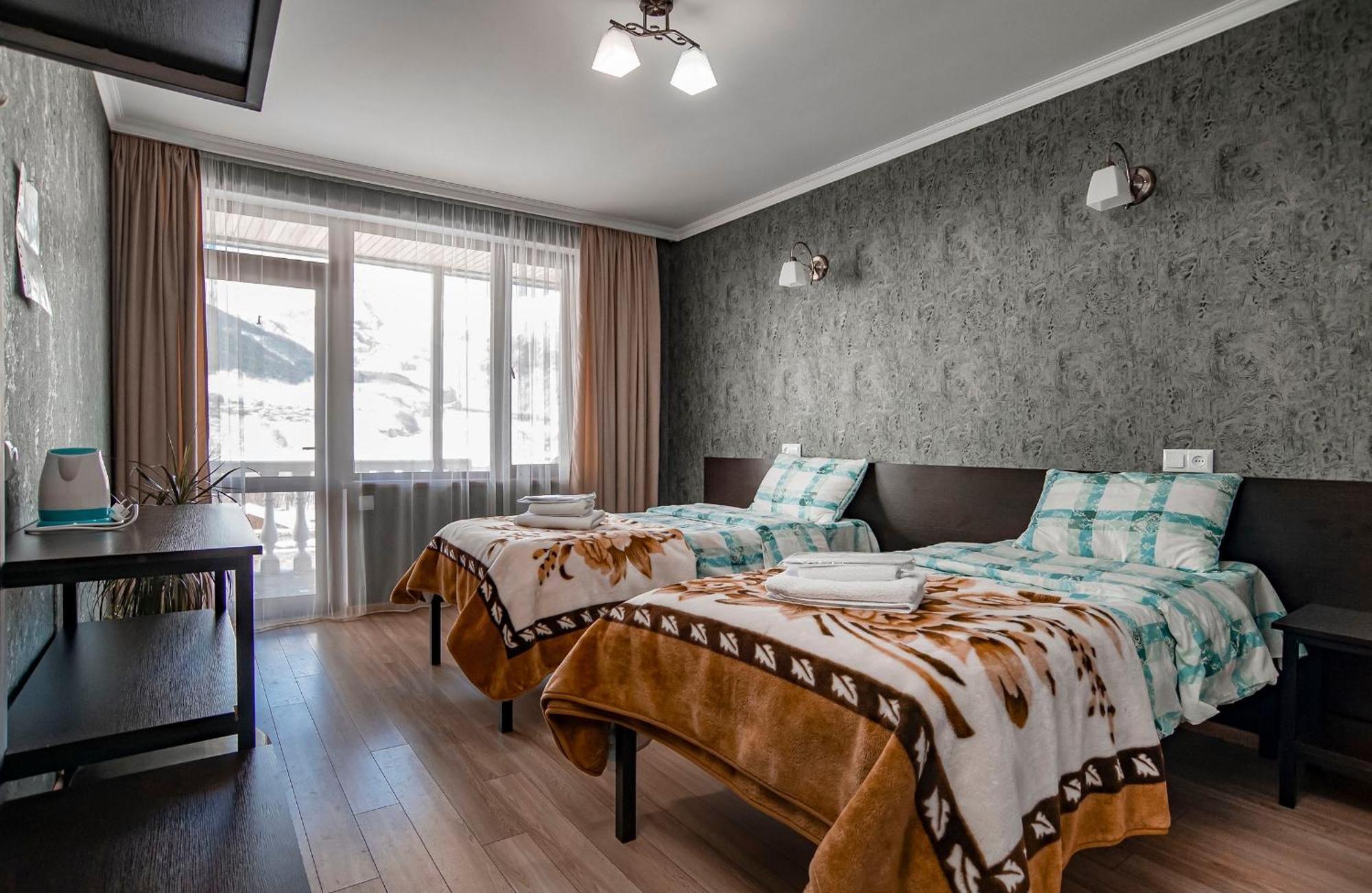 קזבגי Roza Guesthouse מראה חיצוני תמונה