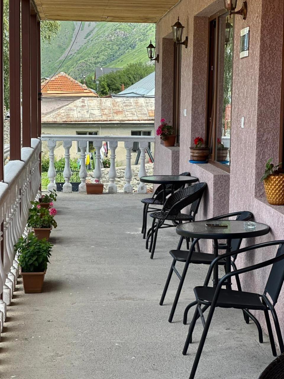 קזבגי Roza Guesthouse מראה חיצוני תמונה