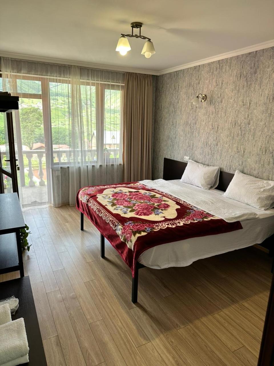 קזבגי Roza Guesthouse מראה חיצוני תמונה