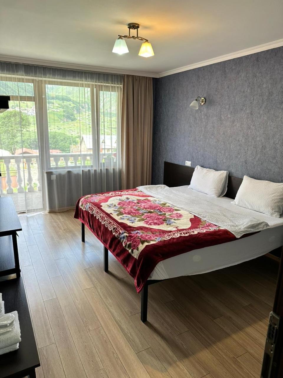 קזבגי Roza Guesthouse מראה חיצוני תמונה